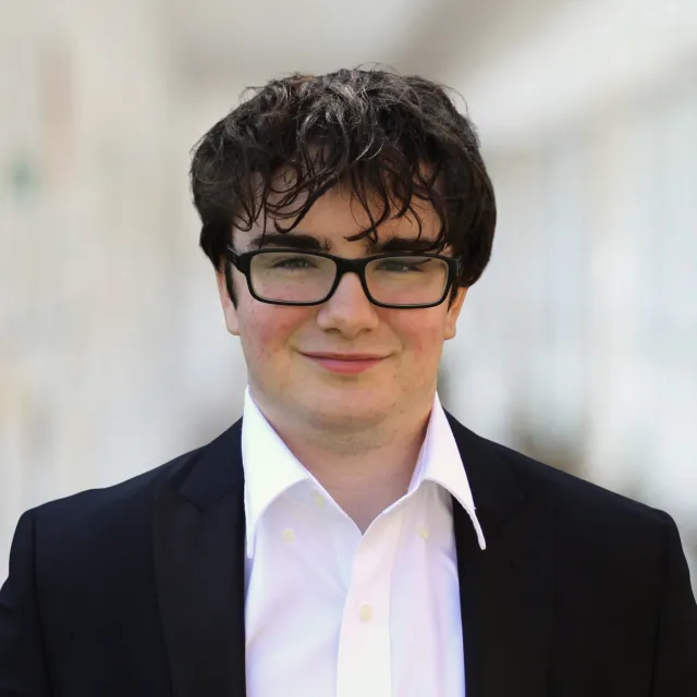 Zachary Whalen Associate Editor Headshot